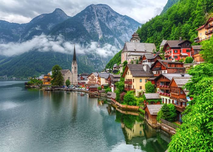 Best Lakes in Austria for Relaxation and Outdoor Adventures