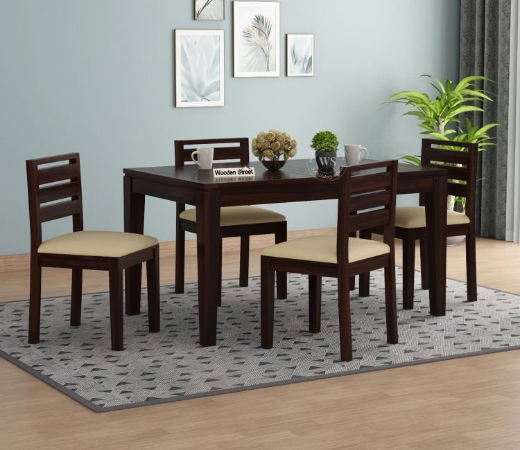 Choosing the Right Material for an Extendable Dining Table Set